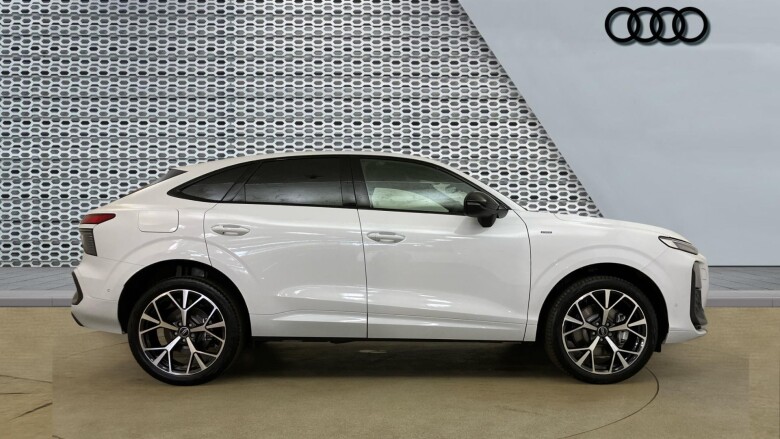 Audi Q3 1.5 e-Hybrid Launch Edition 5dr S Tronic Estate